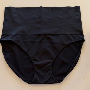 SPANX Black Ecocare Seamless Shaping Briefs